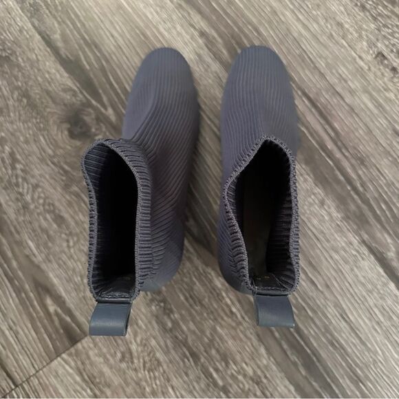 Everlane the Glove Boot in Grey - Picture 7 of 8